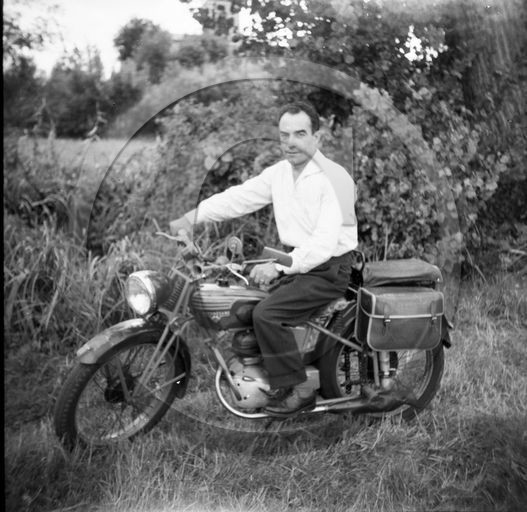 mov 251 Motobécane .jpg