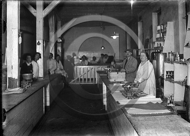 Treves magasin central des cooperatives generales armee du Rhin atelier de pesee Allemagne.jpg Treves magasin central des cooperatives generales armee du Rhin atelier de pesee Allemagne.jpg