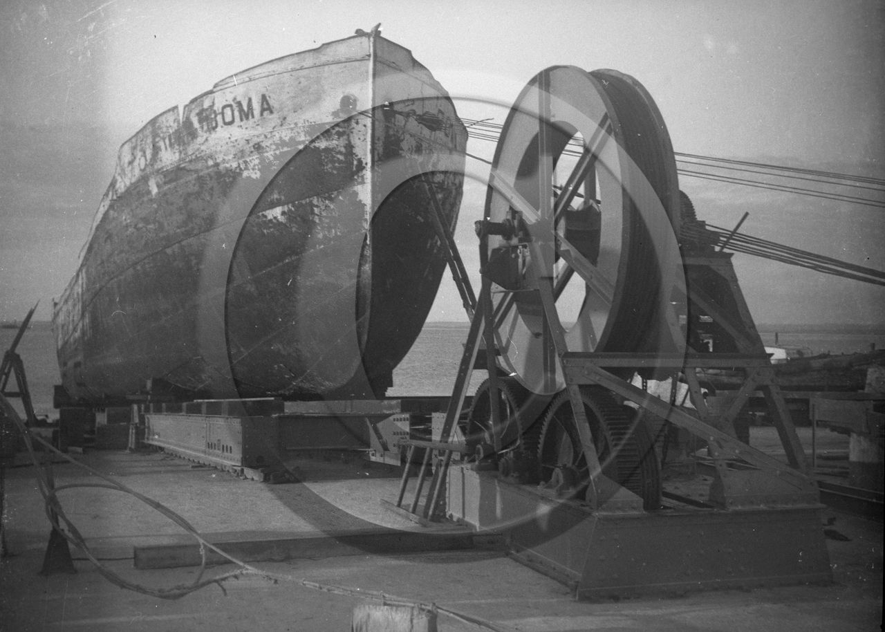 BA 214.jpg