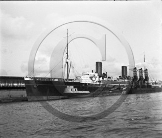 BA 612  paquebot deux cheminees .jpg