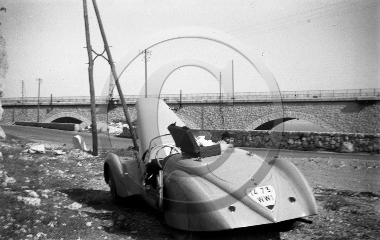 AU 2482 Darl Mat voiture de Mr et Mme Yvelin .jpg
