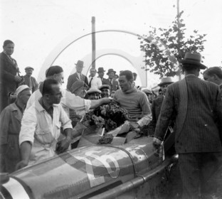 AUC 75 Alger 1934 Wimile vinqueur sur la Bugatti n°26 .jpg
