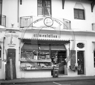 arc 3435 épicerie  chez Philippe  le Moulleau NB .jpg