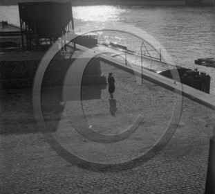 BA 322 grand chaland automoteur à quai.jpg