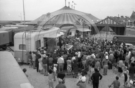 FO-CIRQUE  87 Pinder Arcachon.jpg