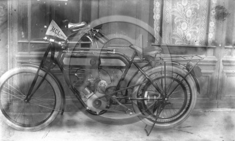 mov 42 moto DH.jpg