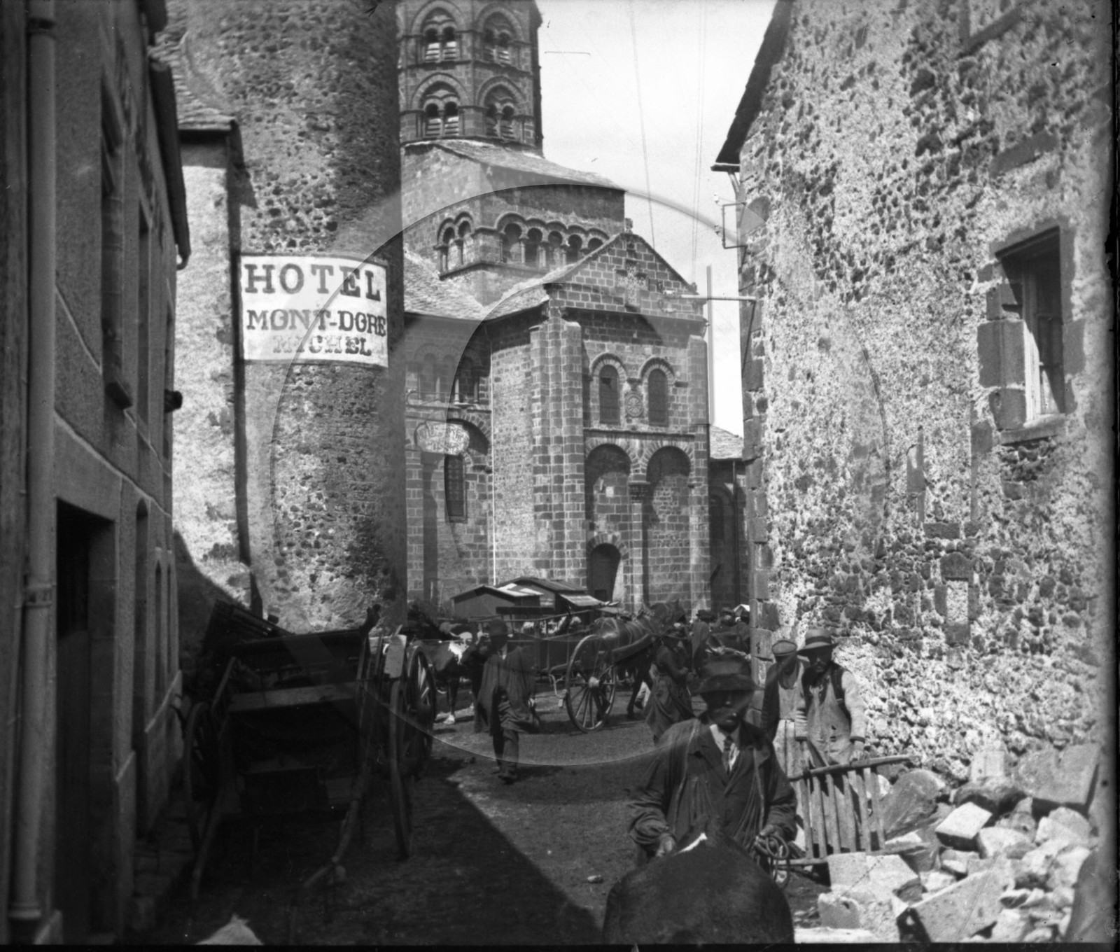 vi  772 Orcival hotel mont dore Michel proprietaire dpt 63 .jpg