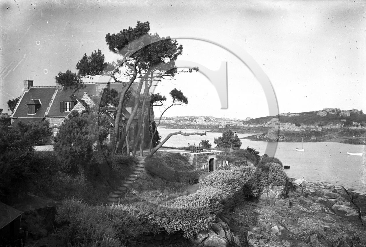 BA 390 Bretagne  bord de mer villa .jpg