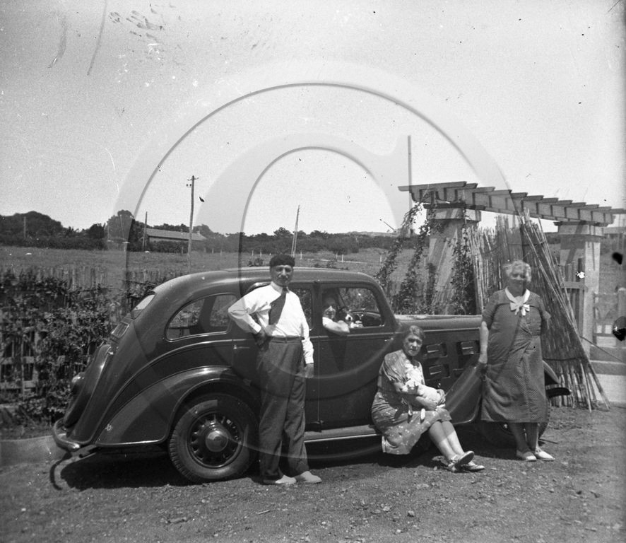 AU 3784 Peugeot 301 .jpg