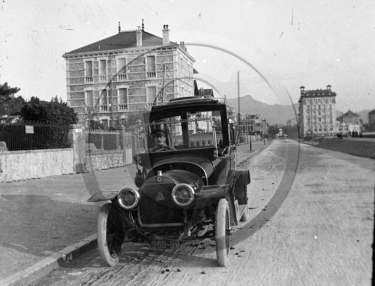 AU 4130  Motobloc Bordeaux.jpg