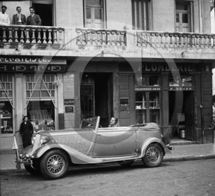 AU 2240 Renault vivasport de Mlle Paris Alger .jpg