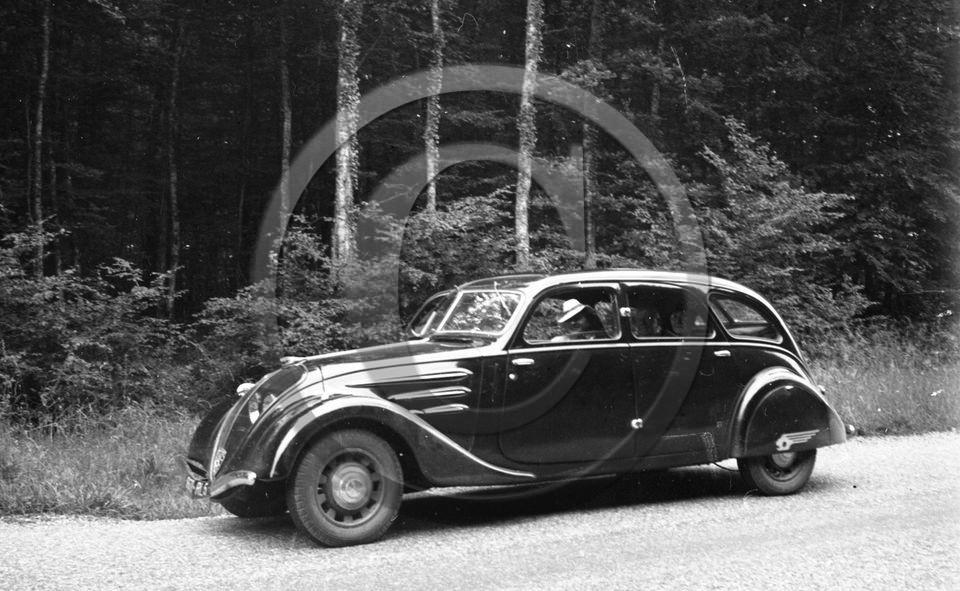 AU 2006 peugeot 402  limousine jpg.jpg