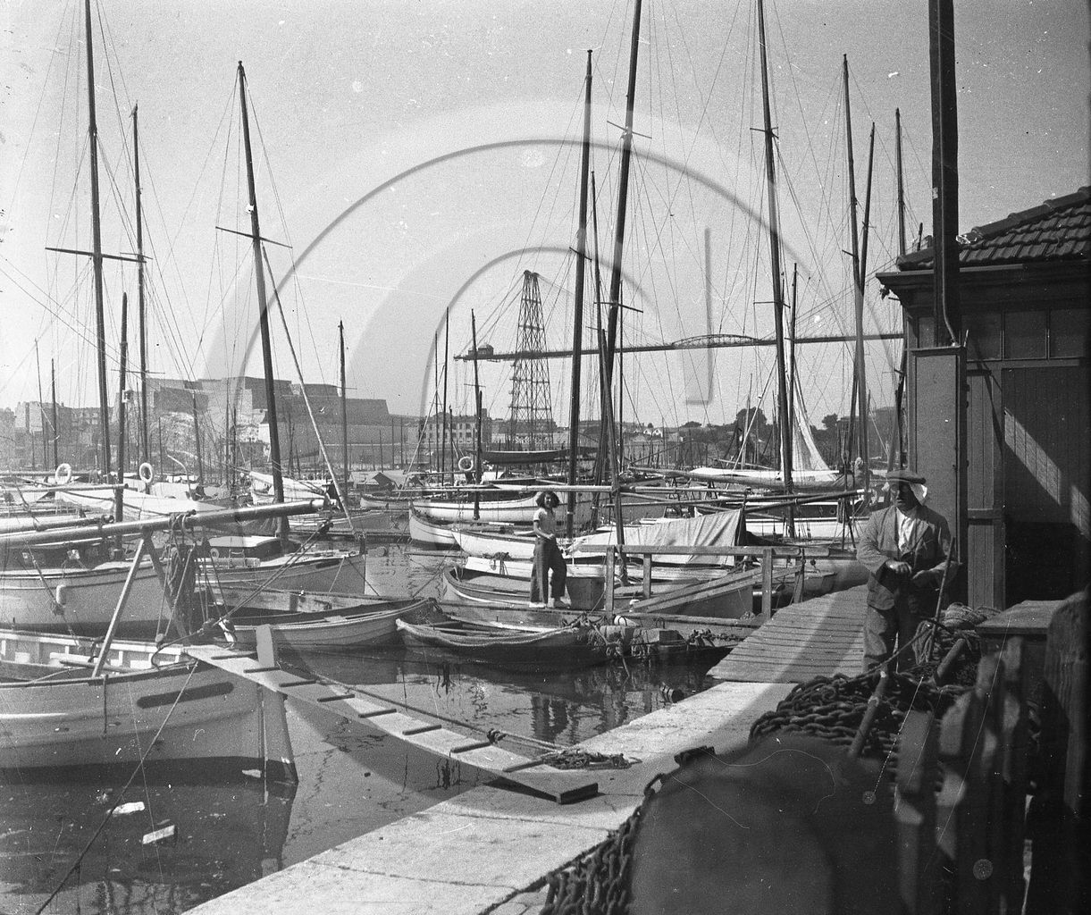 BA 32 Marseille le port au fond le pont transbordeur  dpt 13 .jpg
