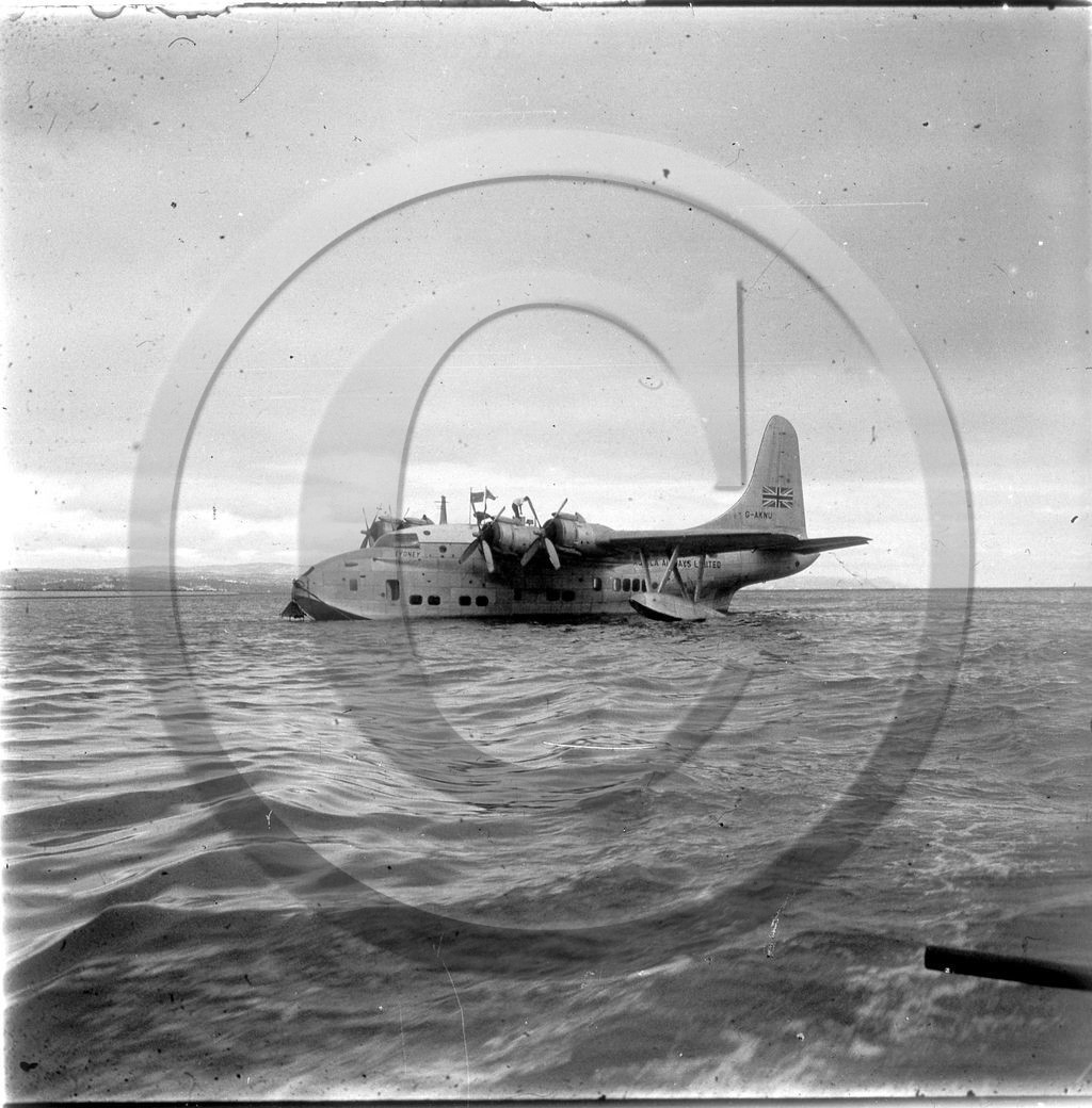 AVI 271 hydravion Sidney à Lisbonne sur le Tage.jpg