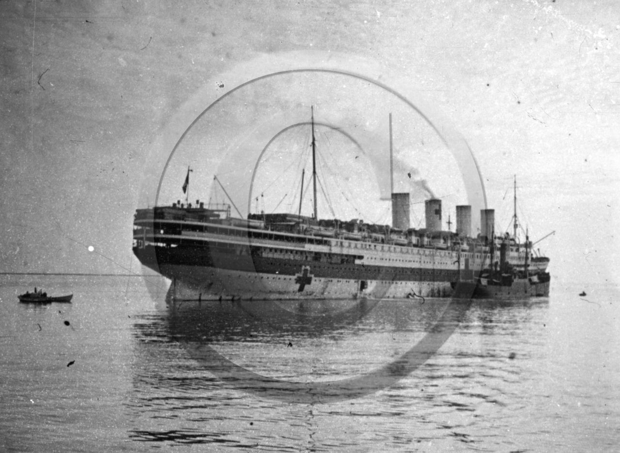 BA 1581 navire hopital le France .jpg