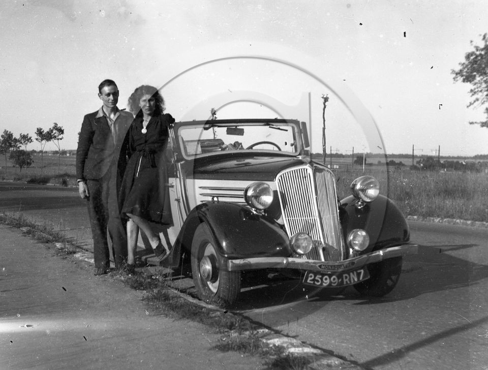 AU 2101 Renault monaquatre .jpg