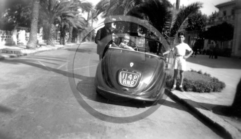 AU 4262 Peugeot 202 cabriolet d'apres photo .jpg