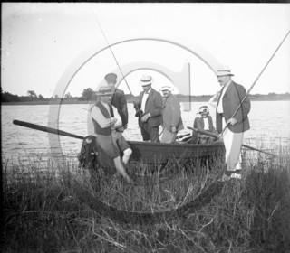 SL 320 scene de peche dans une barque .jpg