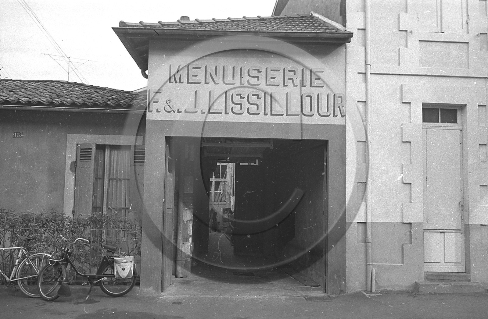 ARC 2477  Arcachon velosolex.jpg