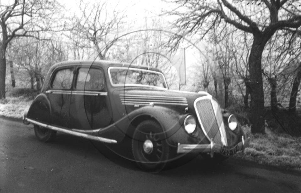 AU 3851 Renault sur la route d'abbeville decembre 1936.jpg