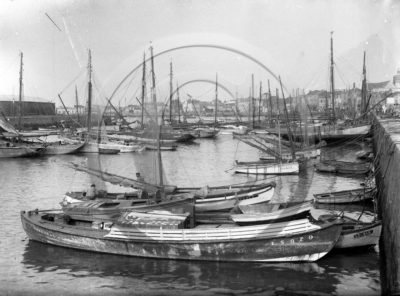 BA 233 les Sables d Olonne  pinasse Solange  type Arcachon construite Gujan Mestras dpt 85 .jpg