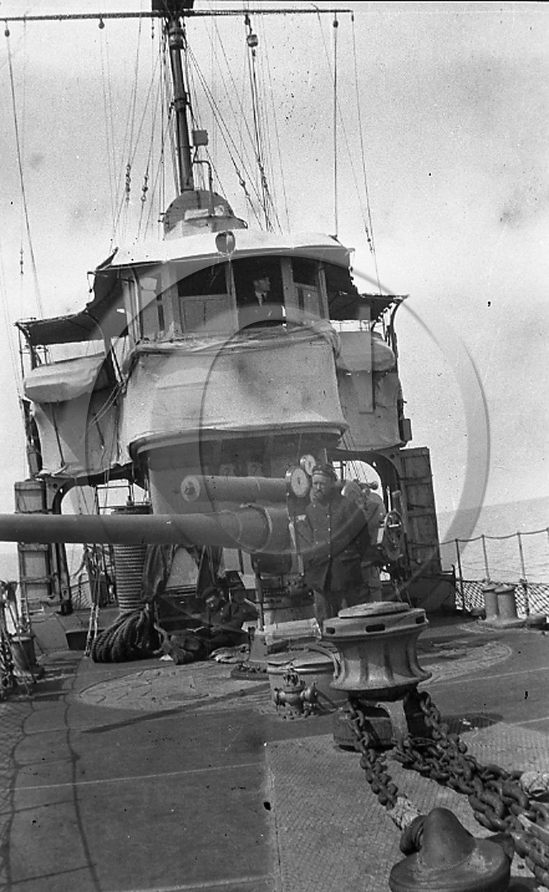 BA 557 navire de guerre .jpg