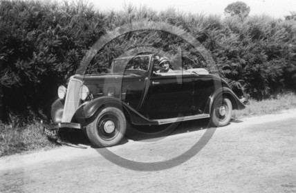 AU 4215 Renault  monaquatre  YN 3 cabriolet  Mai 1934 .jpg