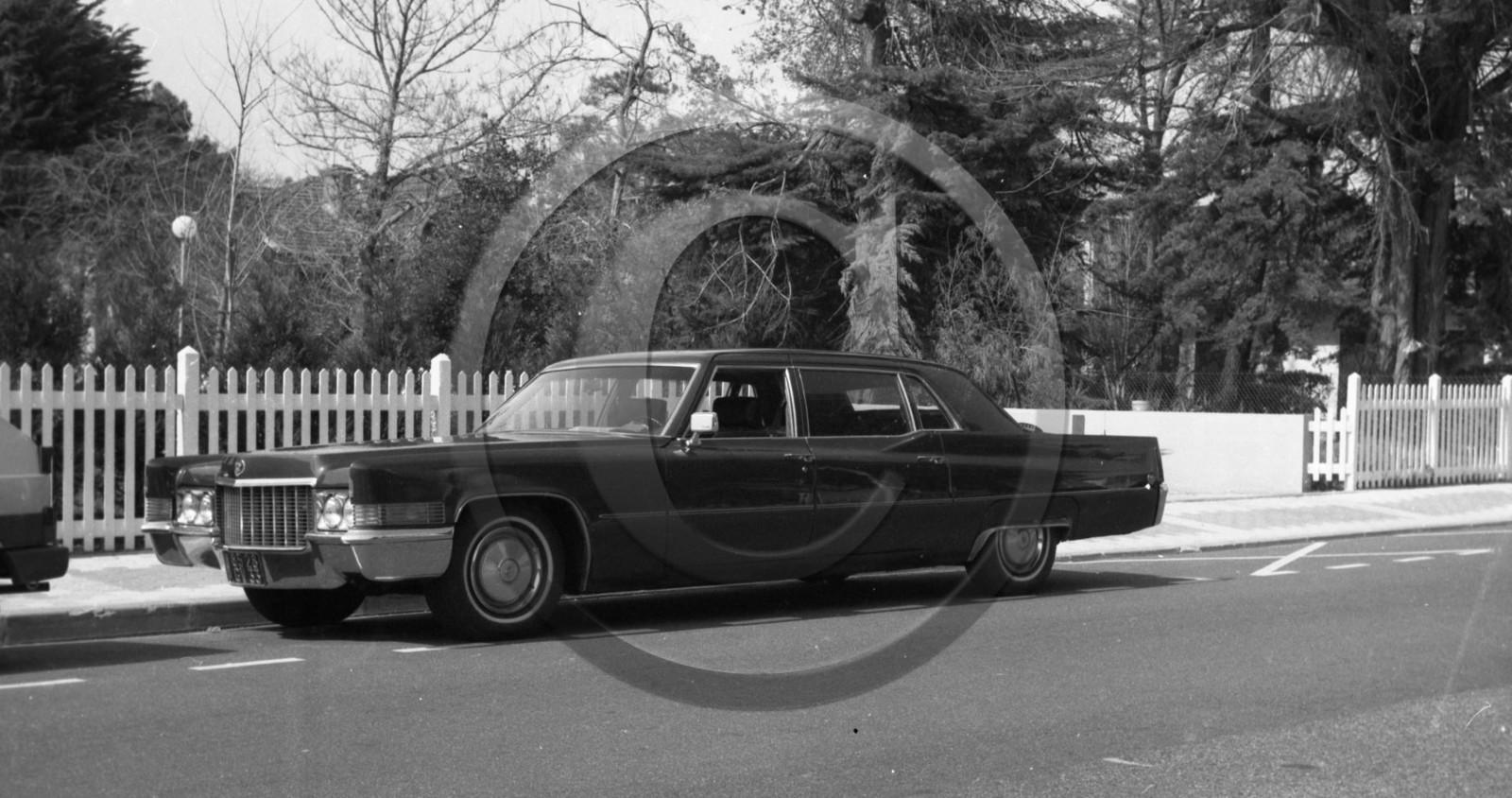 AU 391 Cadillac limousine ambassade 1972 .jpg
