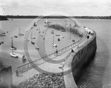 VI  1370   st Malo la digue courbe.jpg