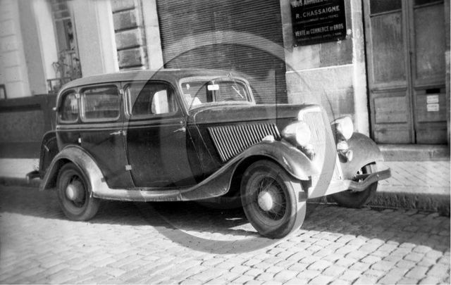 AU 210 Ford V 8 40 limousine 1934 .jpg