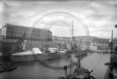 vi  1235  Brest l'arsenal la penfeld  le suffren  dpt 29 .jpg