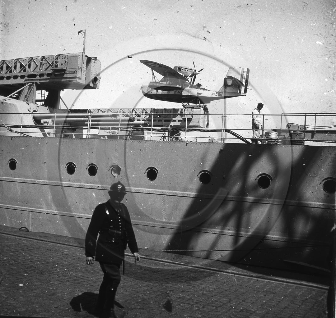 BA 1463 vue partielle avec hydravion guerre .jpg