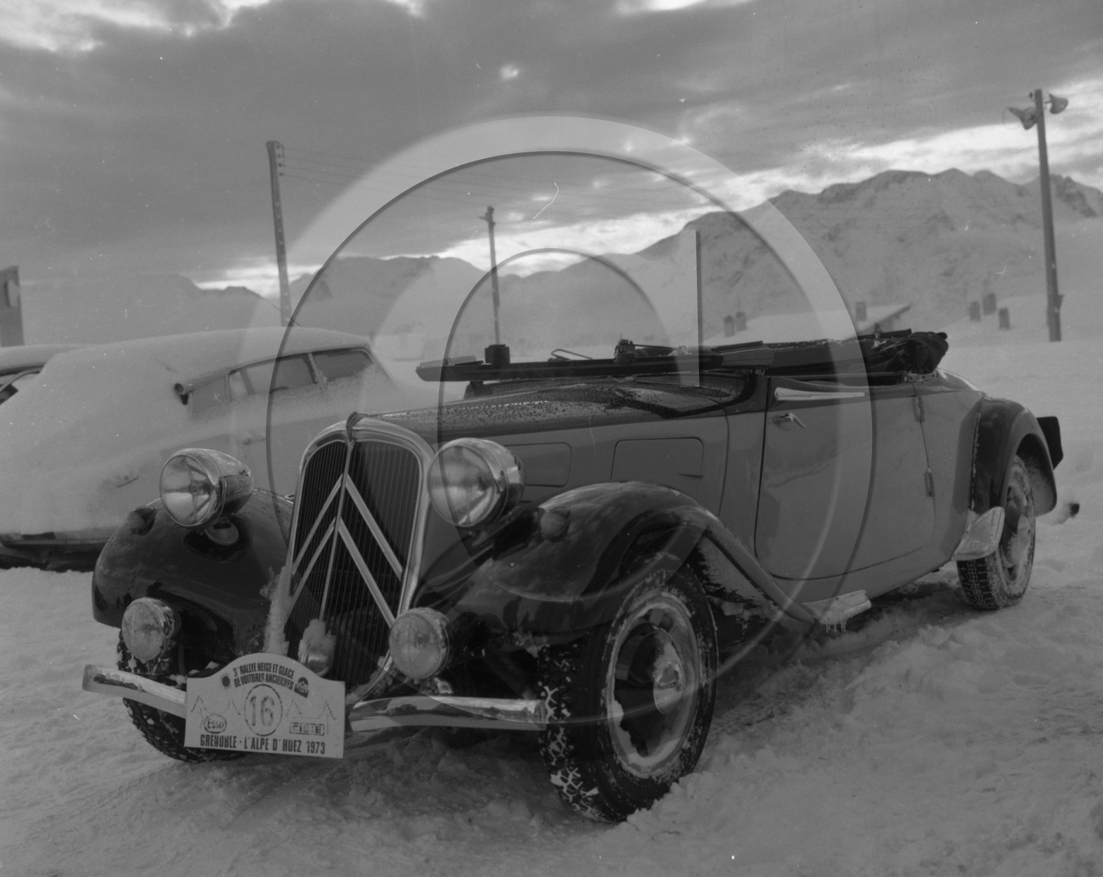 AU 748 R. neige Alpe d'huez 1973  .jpg