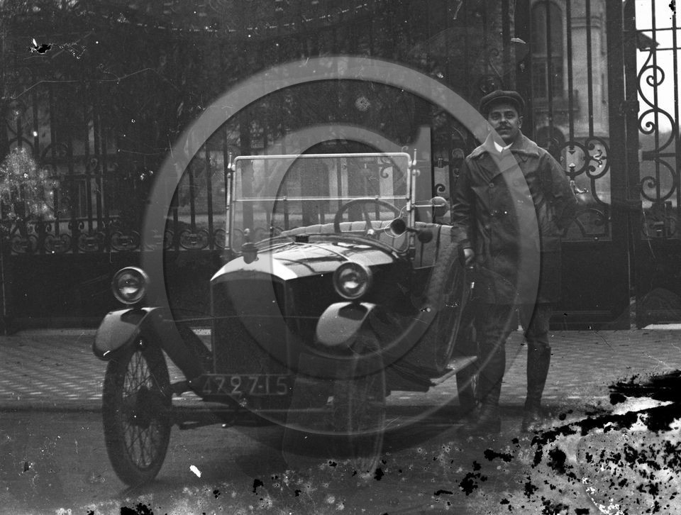 AU 927 Peugeot quadrilette .jpg