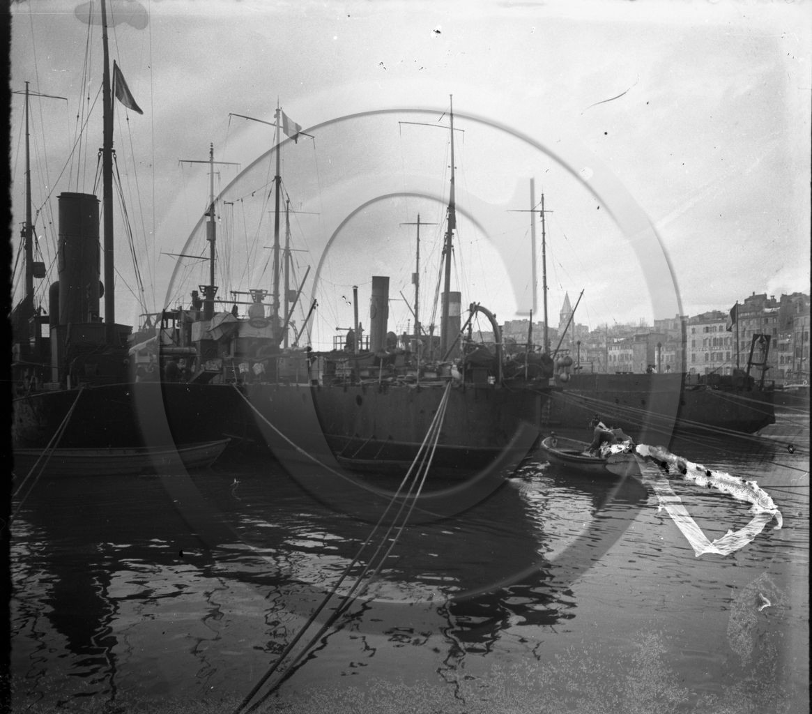 vi  1115 Marseille bateau de guerre  dpt 13 .jpg