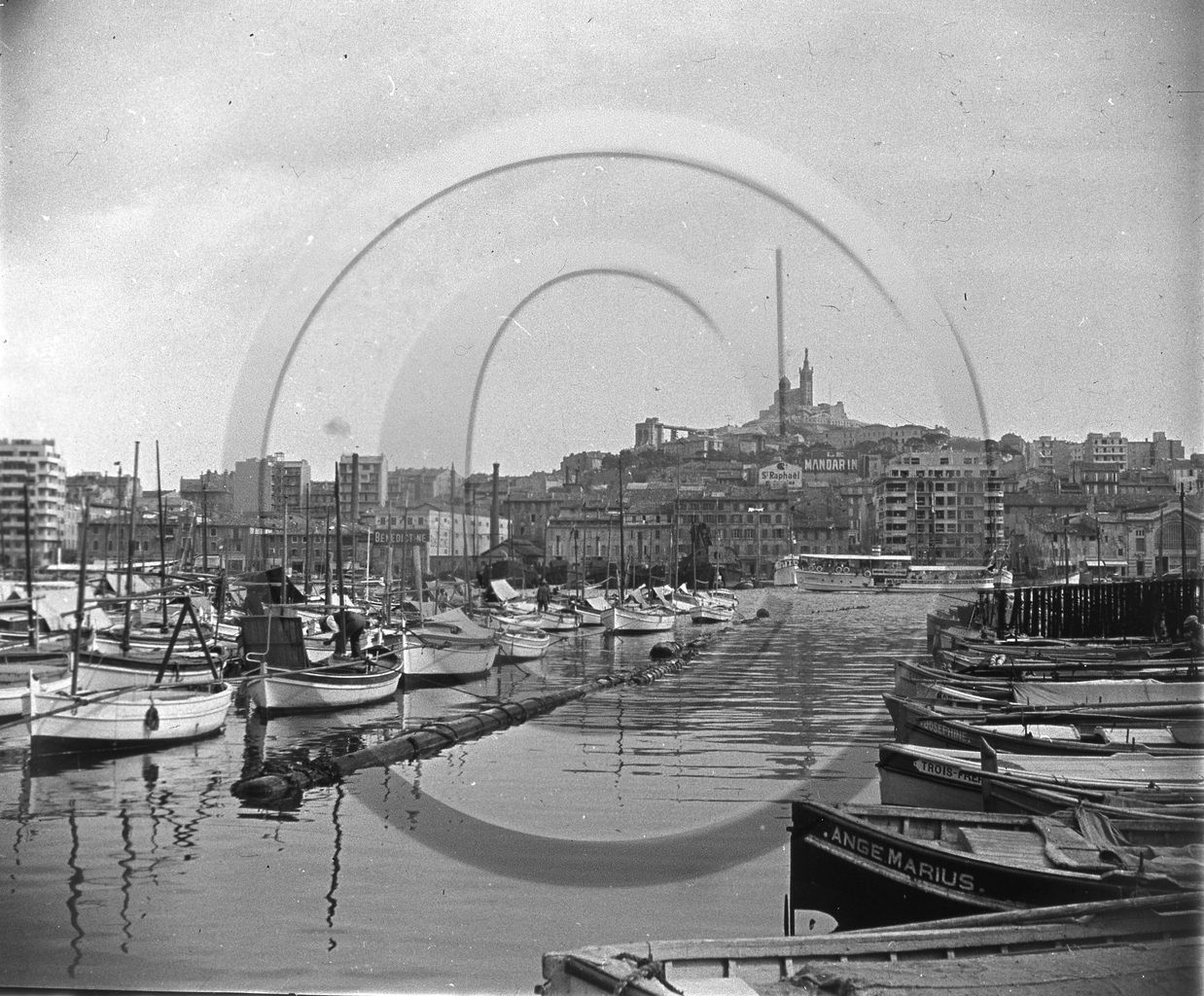 BA 126 Marseille le port dpt 13 .jpg