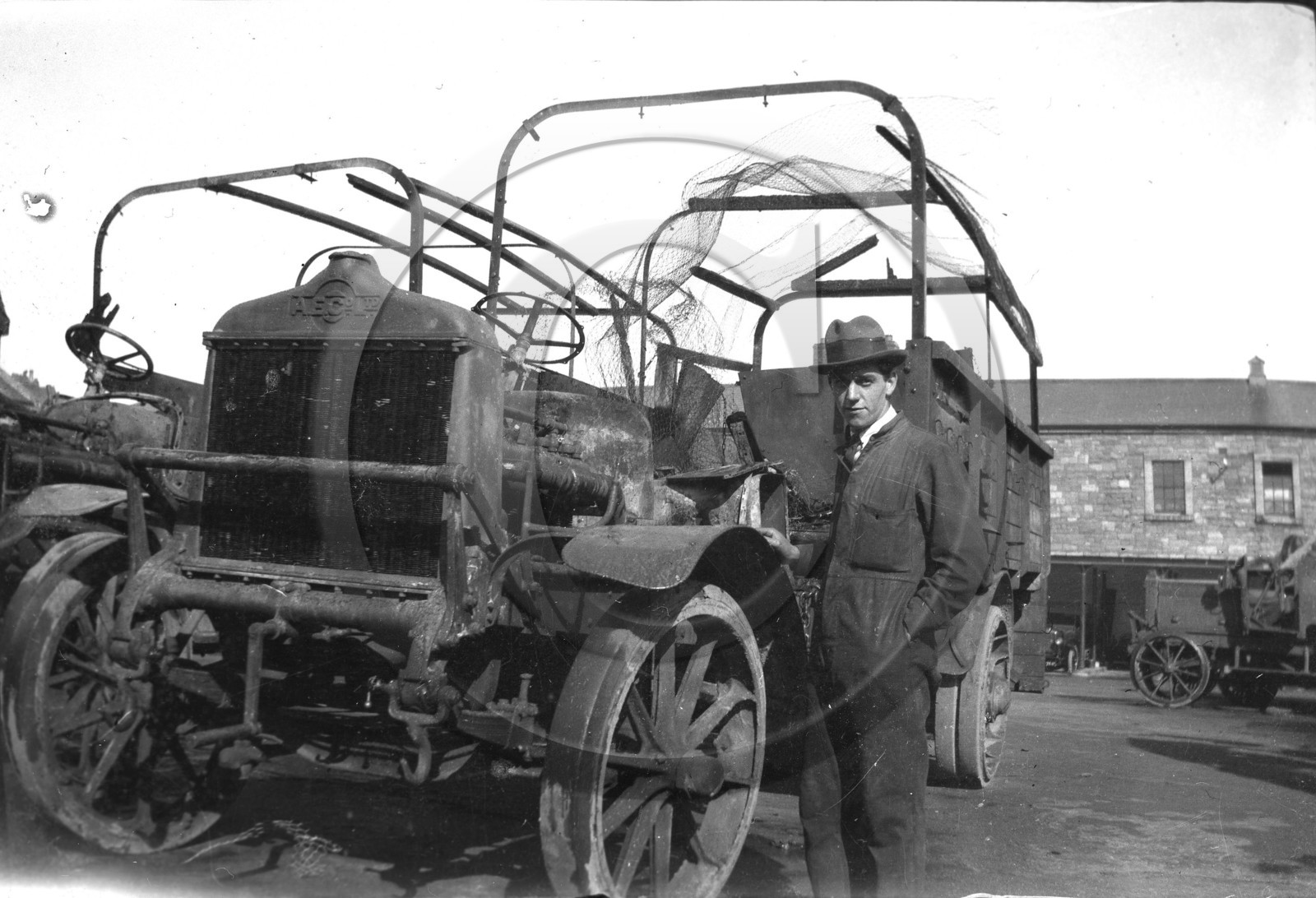 AUU 461 camion AEC ltd.jpg