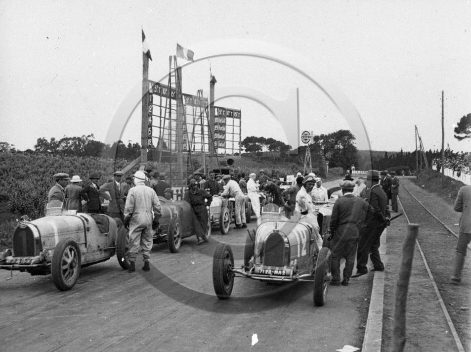 AUC 45  Staouéli les voitures au départ 6 mai 1928 .jpg