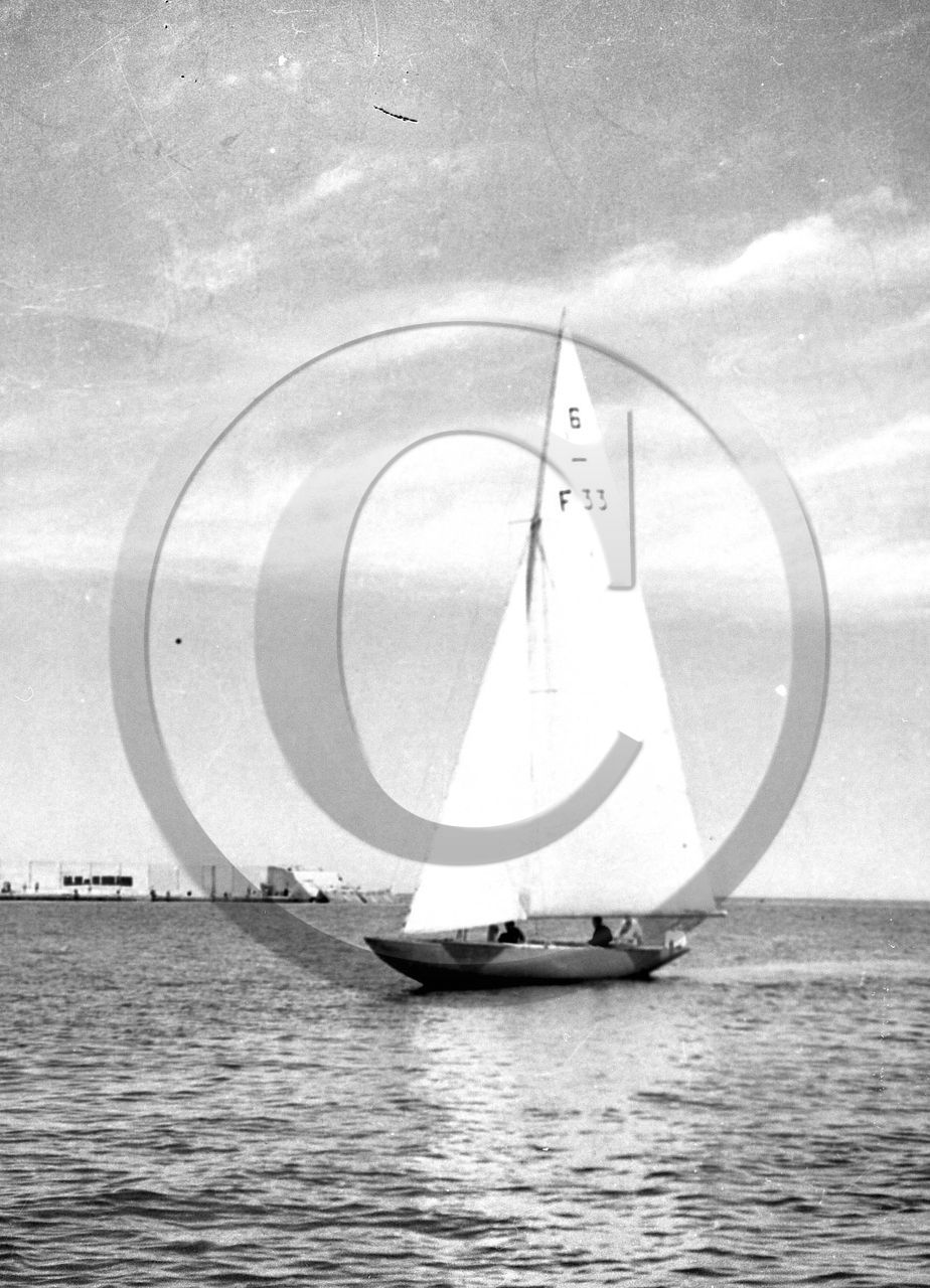 BA 1422   6 metres F 33.jpg