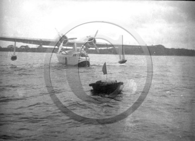 AVI 242 hydravion F AOUM.jpg