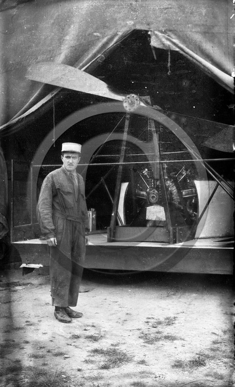 BA 1509  hydroglisseur moteur.jpg