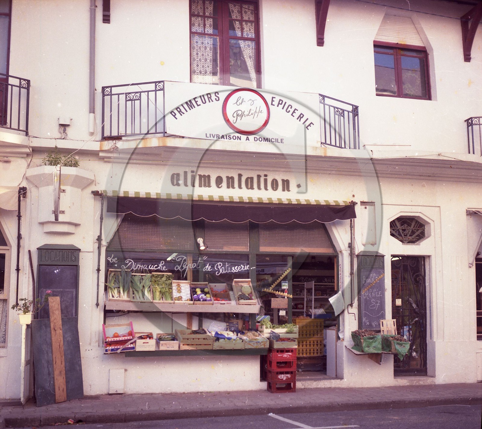 arc 3435 épicerie  chez Philippe  le Moulleau .jpg