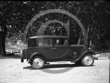 AU 2223 Renault monaquatre .jpg