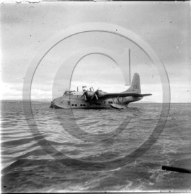 AVI 271 hydravion Sidney à Lisbonne sur le Tage.jpg