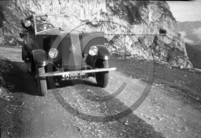 AU 1442 Renault  torpedo double pare brise .jpg