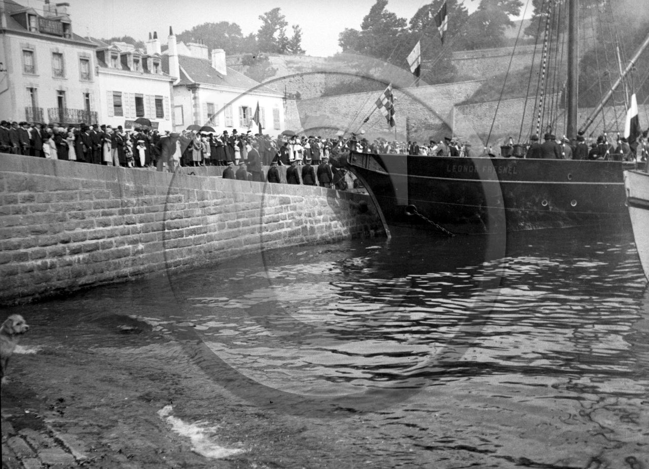 BA 434 Belle Ile en Mer Morbihan bateau Léonor Fresnel dpt 56.jpg