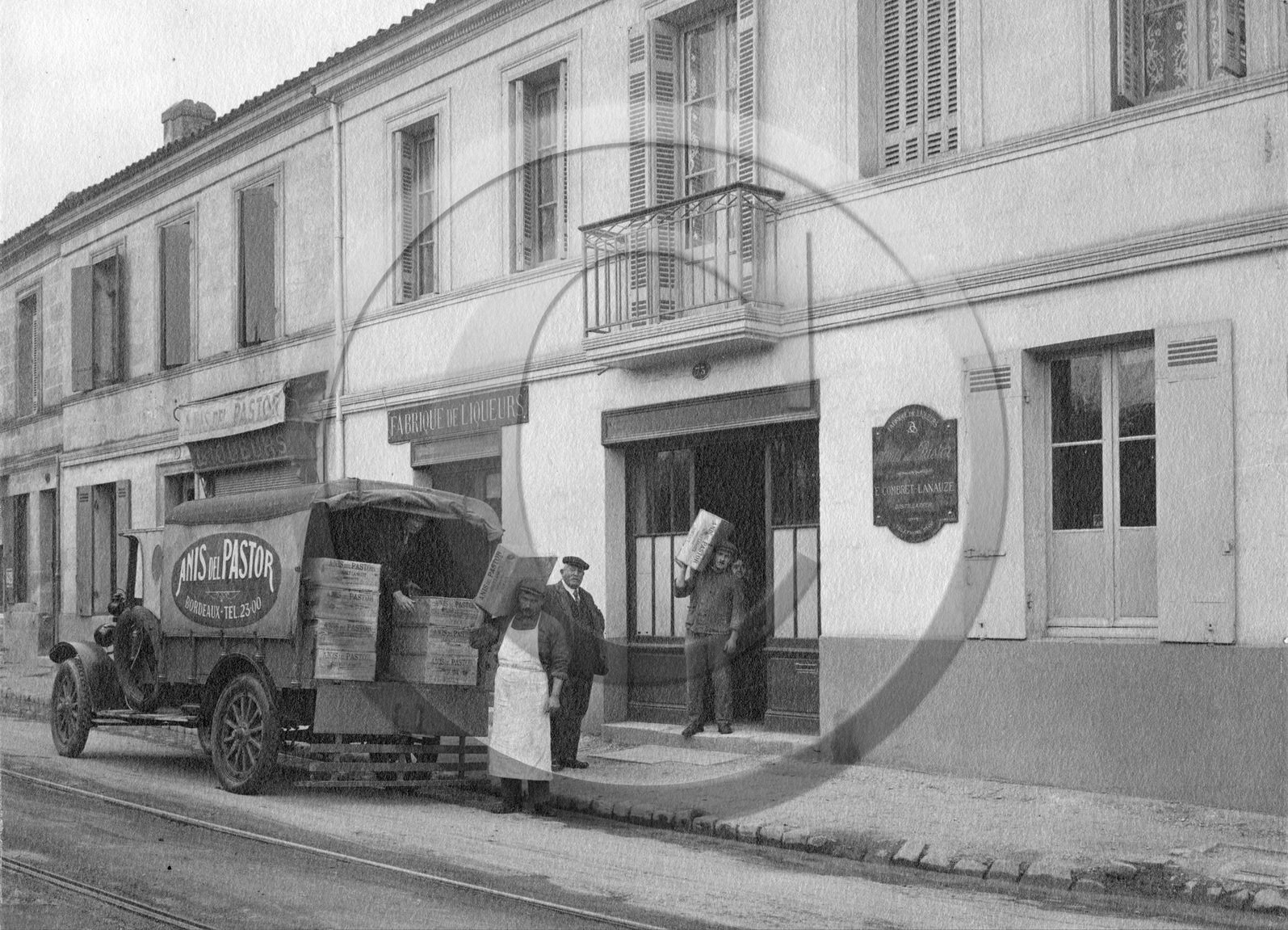 distillerie Combret Lanauze rue d'Arés Caudéran.jpg
