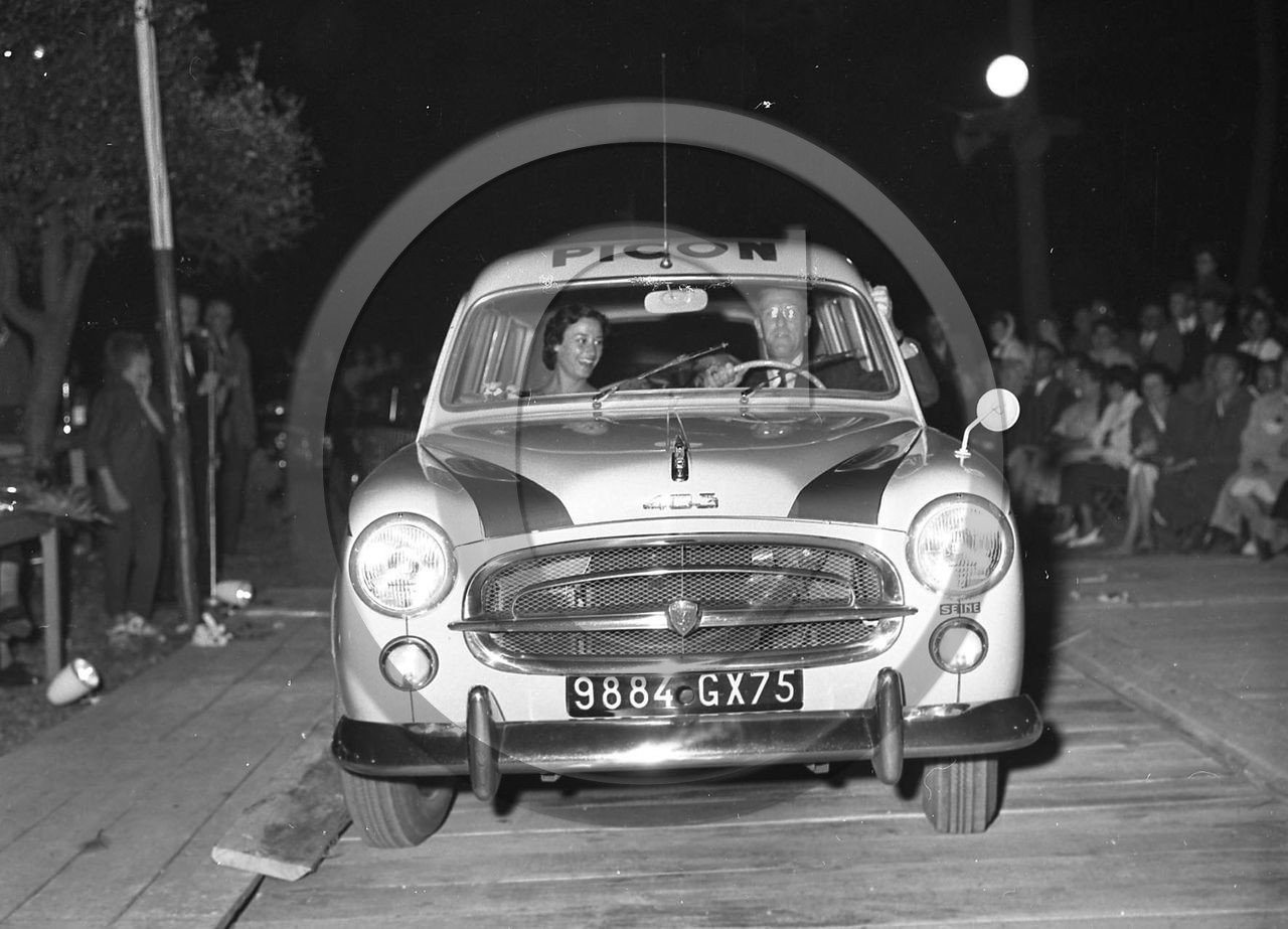 auc 292 peugeot pub picon concours élégance.jpg