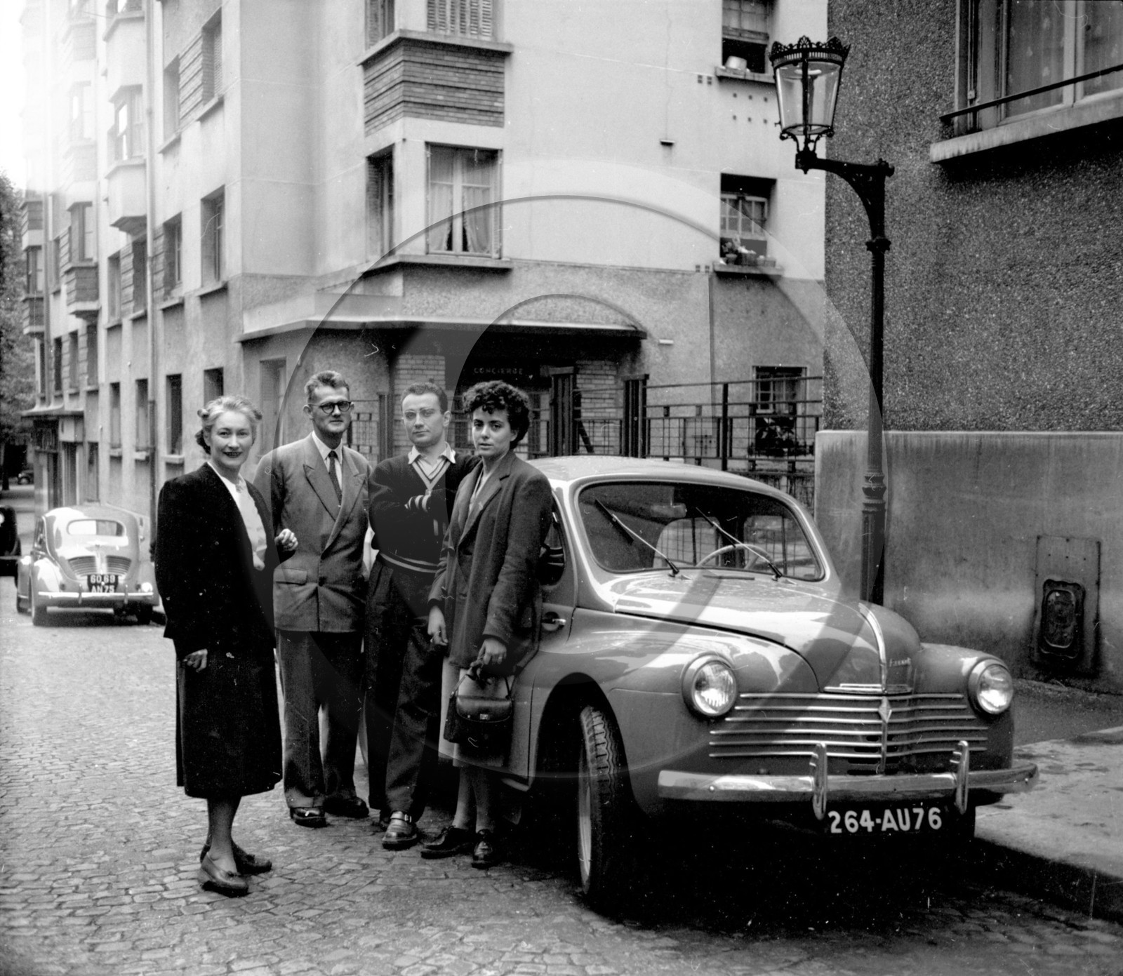 AU 2278 Renault 4 cv .jpg