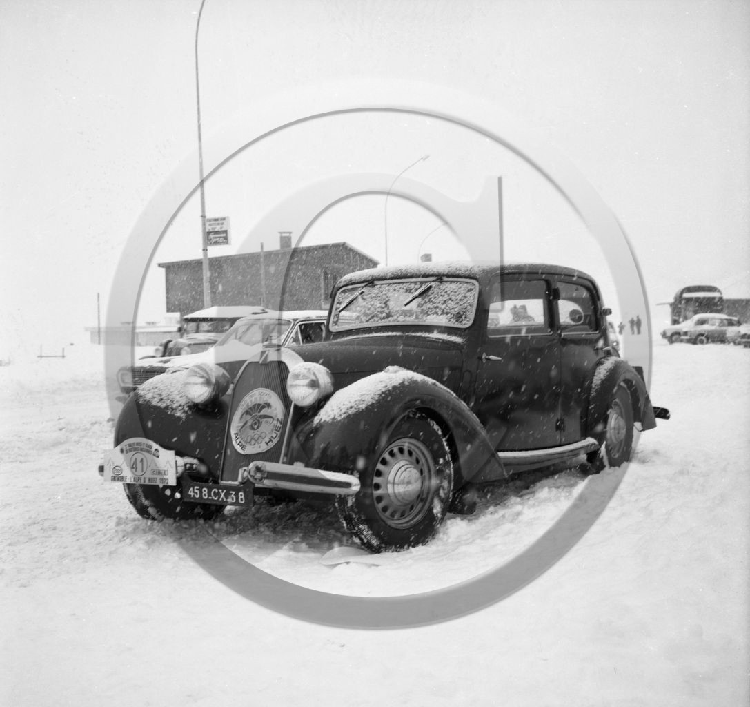 AU 810 Talbot baby 1er rallye neige et glace Alpe d'Huez .jpg